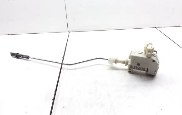 Volkswagen PASSAT B6 Central locking motor 3C0810773