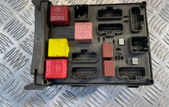 Renault Espace IV Fuse module 8200283815 8200004201E 518837018