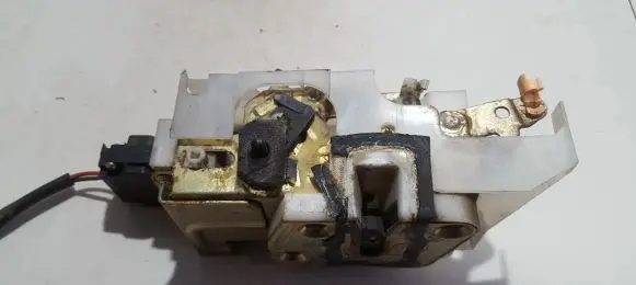 Mazda 323 F Rear door lock