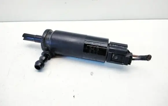 BMW 3 E92 E93 Headlight washer pump 6973097 67126973097