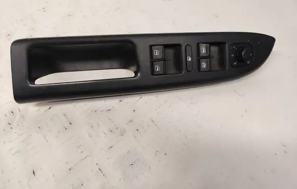 Volkswagen Golf Plus Electric window control switch 5M1867371C