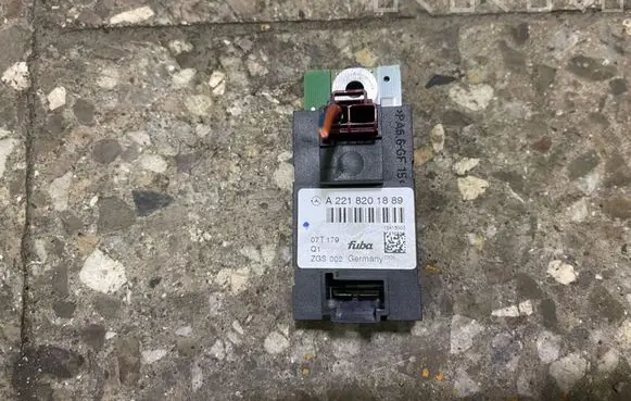 Mercedes-Benz S W221 Aerial antenna amplifier A2218201889