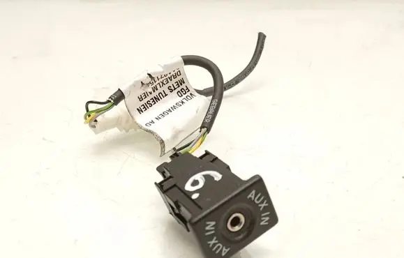 Volkswagen PASSAT B7 AUX in-socket connector 5M0035724 3AA971154