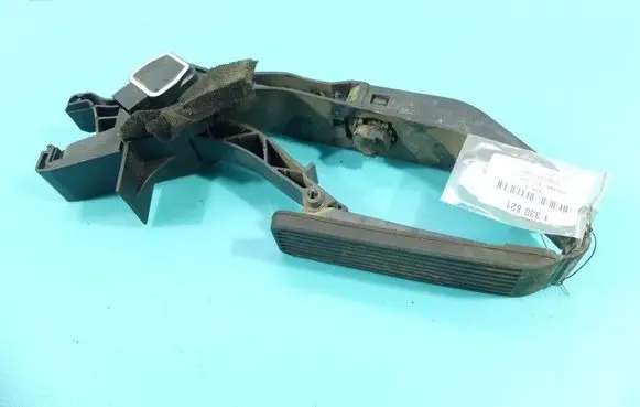 Mercedes-Benz C W203 Accelerator throttle pedal A2033000104 IMPRK1330821