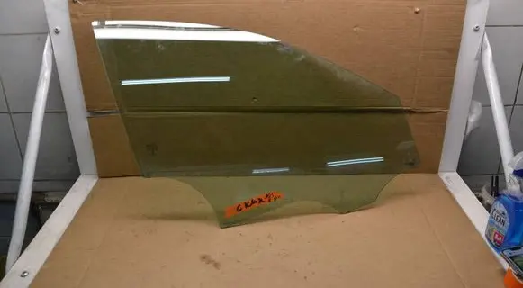 Mercedes-Benz C AMG W205 Front door window glass four-door A2057253800 7281