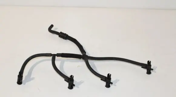Fuel injector supply line/pipe