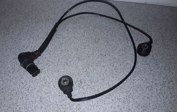 BMW 7 E65 E66 Detonation knock sensor 1741650 1709317