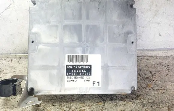 Toyota Corolla Verso E121 Engine control unit/module 896610F010