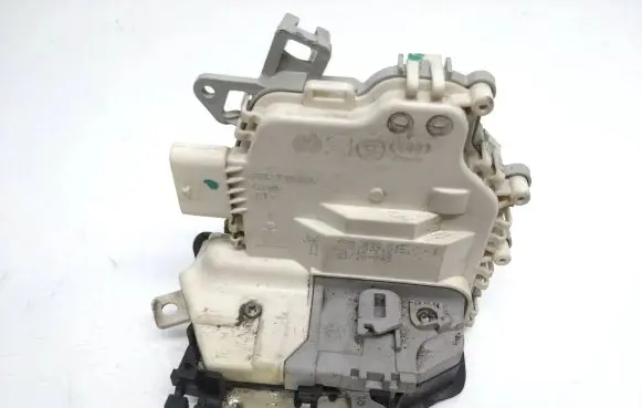Audi A4 S4 B8 8K Rear door lock 8K0839015C