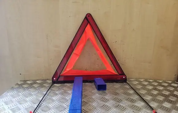 BMW 5 GT F07 Emergency warning sign 6770487