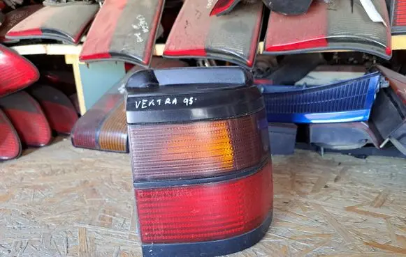 Volkswagen PASSAT B3 Rear/tail lights 333945112
