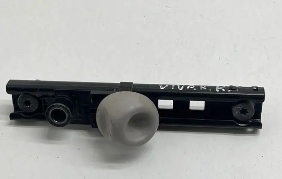 Opel Vivaro Seat belt adjustment rail 878242668R 93868123