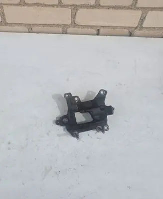 Toyota RAV 4 (XA40) A/C compressor mount bracket