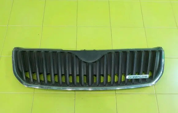 Skoda Superb B6 (3T) Front bumper upper radiator grill 3T0853668A