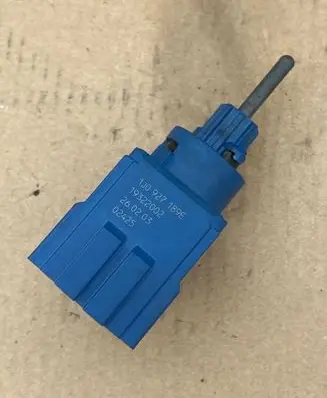 Volkswagen PASSAT B5.5 Brake pedal sensor switch 1J0927189E 260203 19322002
