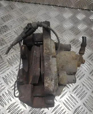 Volkswagen PASSAT B6 Front brake caliper