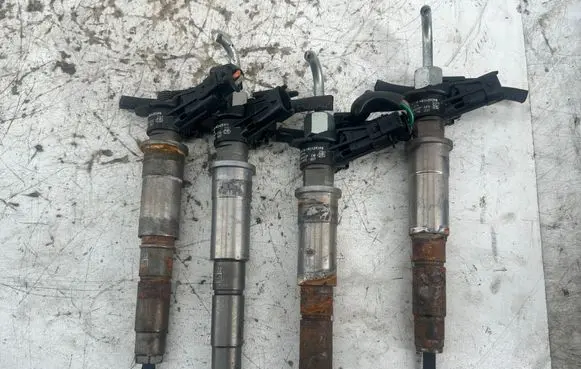 Nissan Qashqai Fuel injectors set 0445115007 804536H82409398