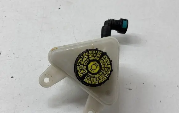 Ford Explorer VI Brake fluid reservoir L1MC2N147AC 26551314493 2151314