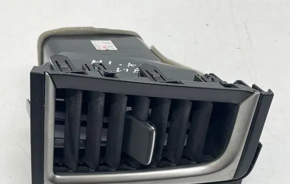 Toyota Highlander XU50 Dash center air vent grill 556860E030