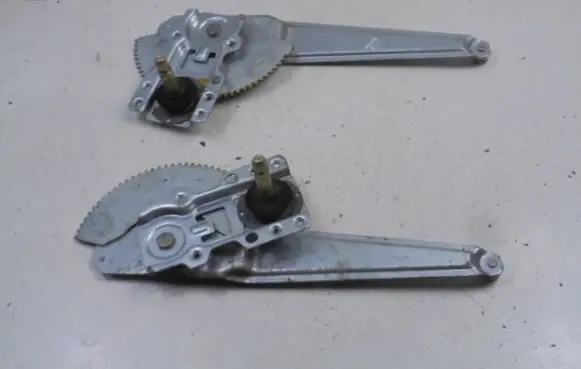 Mazda 323 Rear door manual window regulator 