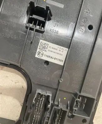 Tesla Model 3 Central body control module 183463210D
