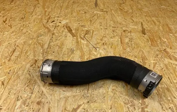 BMW X7 G07 Intercooler hose/pipe 8599392 15476810