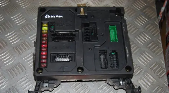 Volkswagen Sharan Fuse module 7M0962258K