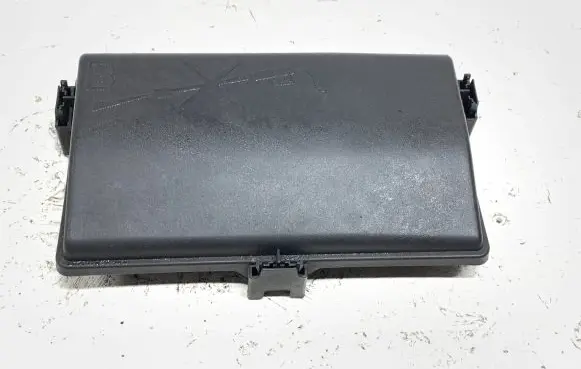Opel Insignia A Fuse box cover 13222784