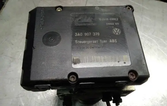 Volkswagen Golf II ABS Pump 3A0907379 10094603003
