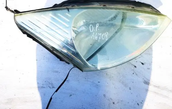 Ford Focus Headlight/headlamp xs4x13005ad xs4x-13005-ad