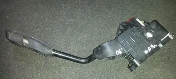 Opel Corsa D Accelerator throttle pedal 55702021 6-929271-1