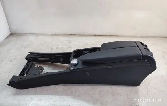 Mercedes-Benz C W204 Center console 