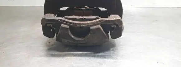 Toyota Prius+ (ZVW40) Front brake caliper