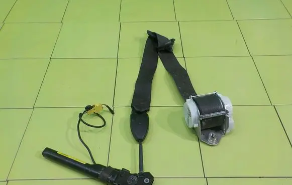 Opel Meriva B Front seatbelt 34056417D BEZPIECZENSTWA