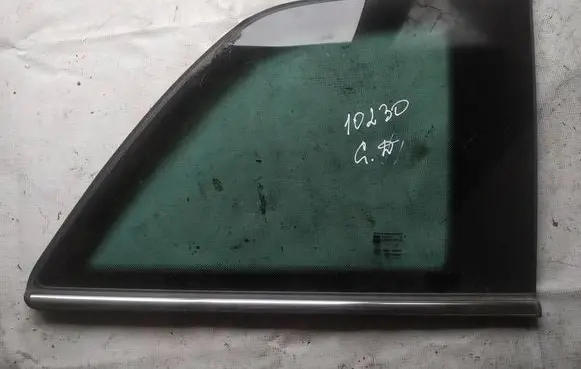 Opel Zafira B Rear side window as3