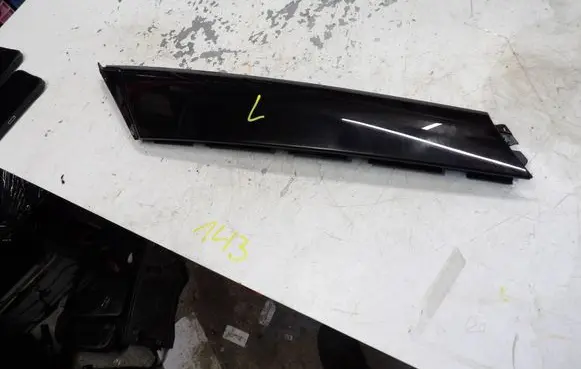 Mini One - Cooper F56 F55 (B) pillar trim (top) 7300007