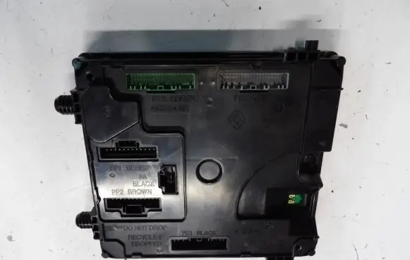 Renault Megane III BSM Control unit 284B13008R 5WY8643C 8603061104220335