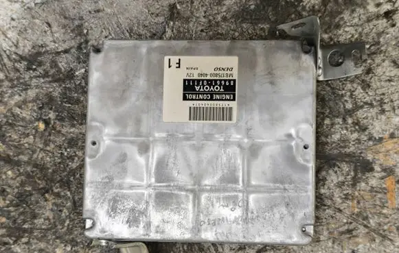 Toyota Corolla Verso AR10 Engine control unit/module 896610F111 MB1758004040