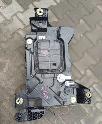 Citroen C5 Aircross AdBlue Liquid tank holder B78E63SDP24 241108123803 9826092180
