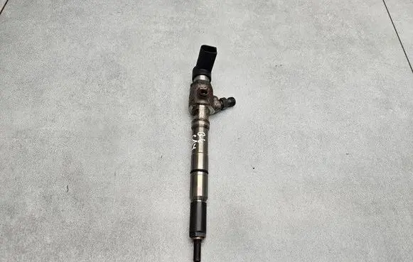 Volkswagen Golf VI Fuel injector 03L130277B