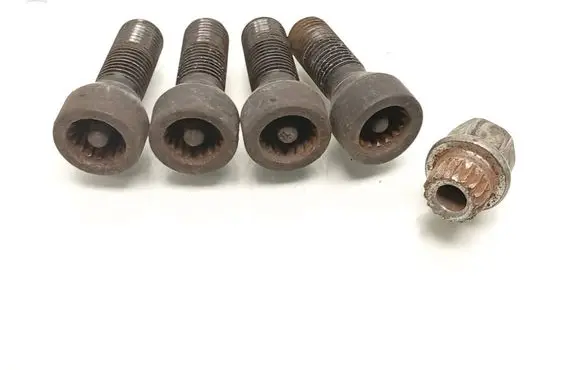 BMW X3 E83 Anti-theft wheel nuts and lock 