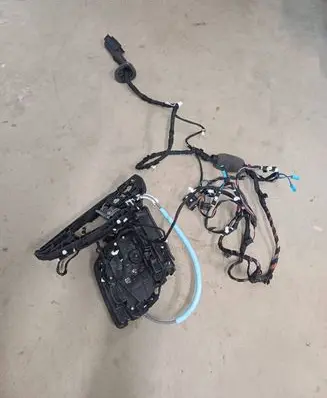 BMW X3 G01 Front door lock 9492101 51219492101