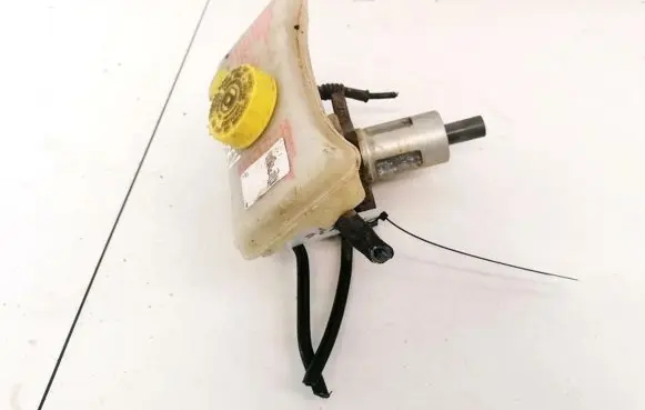 Audi A4 S4 B7 8E 8H Master brake cylinder
