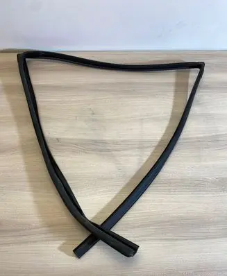 Toyota RAV 4 (XA50) Rubber seal front door window/glass 681424212