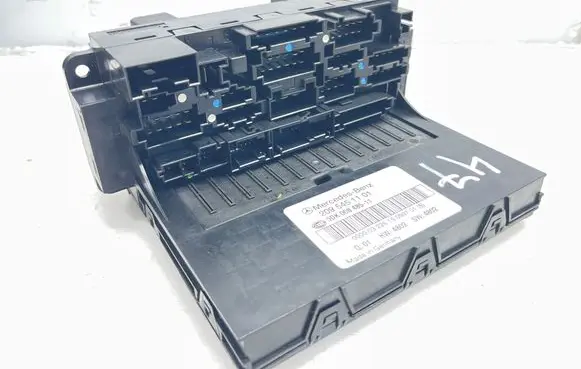 Mercedes-Benz CLK A209 C209 Fuse module 2095451101 5DK00848511