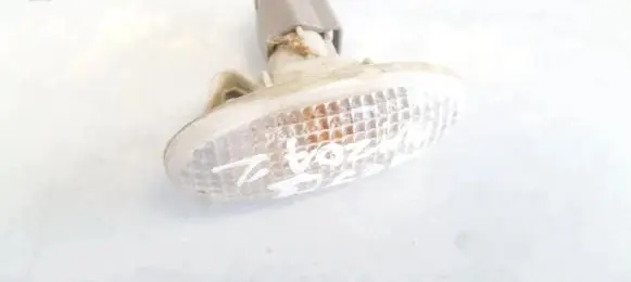 Mazda 2 Front fender indicator light