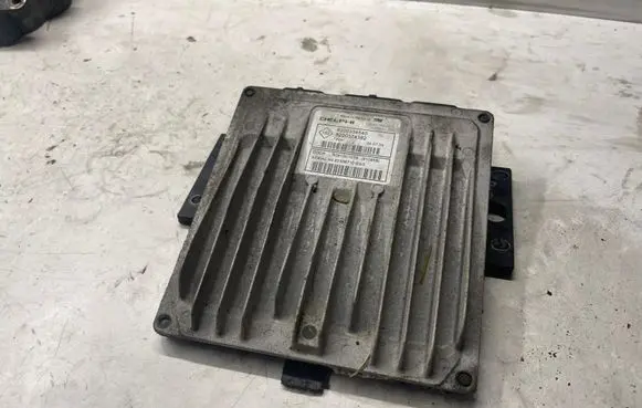 Nissan Almera N16 Engine control unit/module R0410C107B