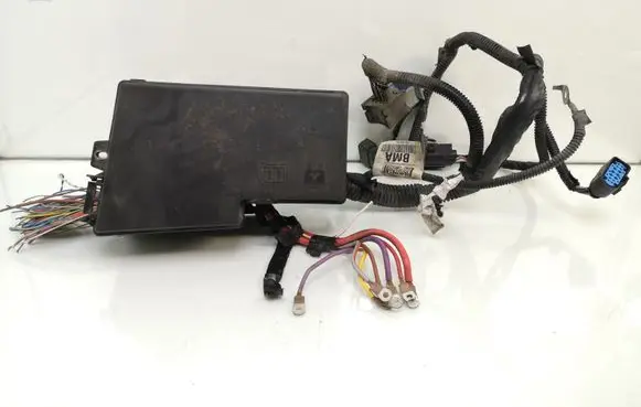Ford Focus Fuse module AV6T14A142AB EM5T14K733BAM AV6T14A076AB