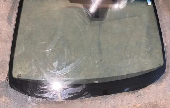 Subaru Outback (BS) Front windscreen/windshield window 