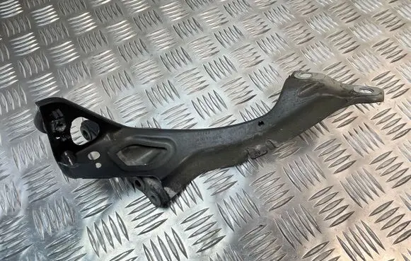 Fender mounting bracket